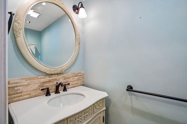 7 Nirvana Dr, Saugus, MA 01906