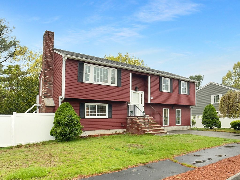 7 Nirvana Dr, Saugus, MA 01906