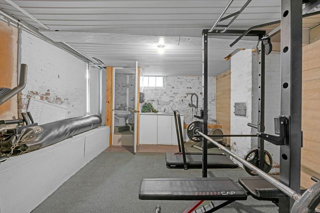 21 Orchard St, Southbridge, MA 01550