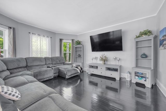 21 Orchard St, Southbridge, MA 01550
