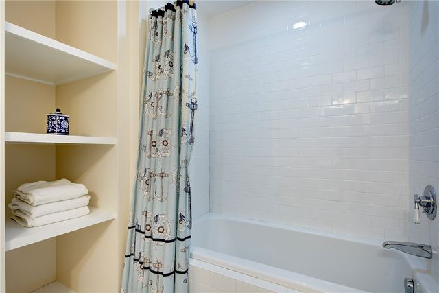 1 Tower Drive 1802, Portsmouth, RI 02871