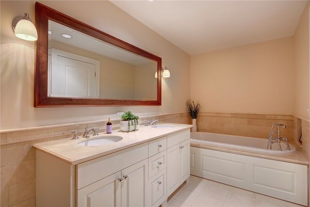 1 Tower Drive 1802, Portsmouth, RI 02871