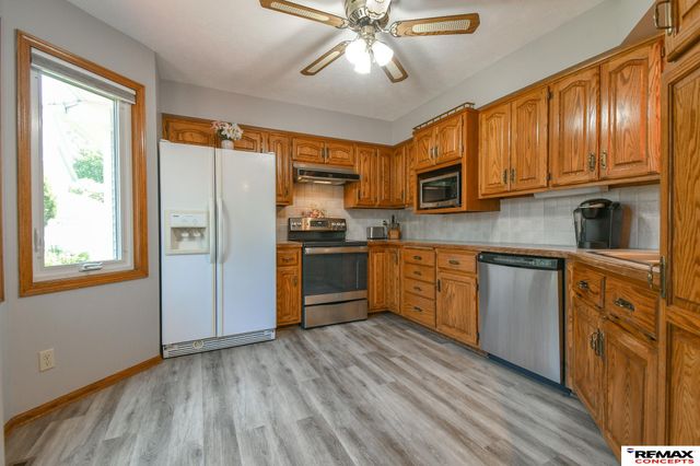 7432 Grand Oaks Drive, Lincoln, NE 68516