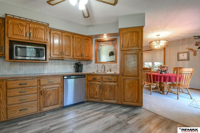 7432 Grand Oaks Drive, Lincoln, NE 68516
