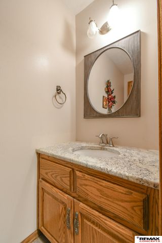 7432 Grand Oaks Drive, Lincoln, NE 68516