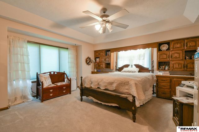 7432 Grand Oaks Drive, Lincoln, NE 68516