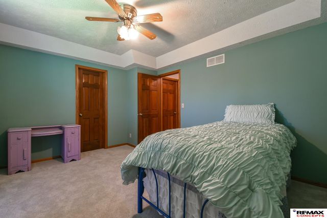 7432 Grand Oaks Drive, Lincoln, NE 68516