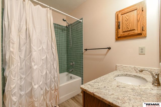 7432 Grand Oaks Drive, Lincoln, NE 68516