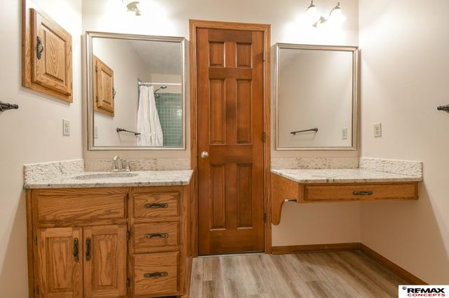 7432 Grand Oaks Drive, Lincoln, NE 68516