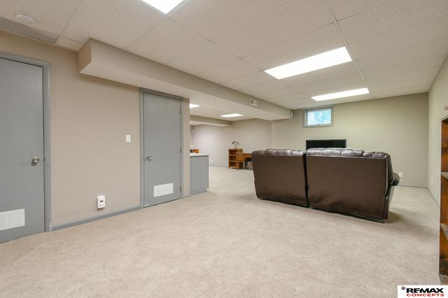 7432 Grand Oaks Drive, Lincoln, NE 68516