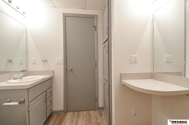 7432 Grand Oaks Drive, Lincoln, NE 68516