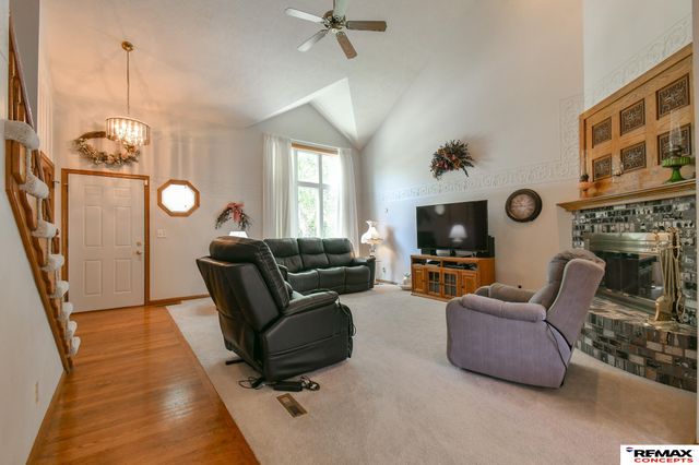 7432 Grand Oaks Drive, Lincoln, NE 68516