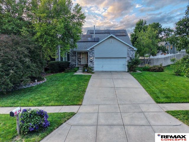 7432 Grand Oaks Drive, Lincoln, NE 68516
