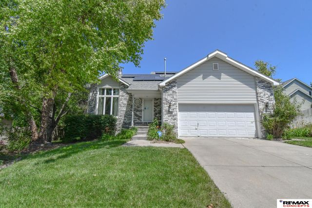 7432 Grand Oaks Drive, Lincoln, NE 68516