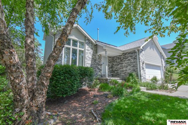 7432 Grand Oaks Drive, Lincoln, NE 68516