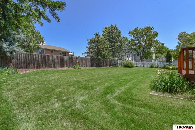 7432 Grand Oaks Drive, Lincoln, NE 68516