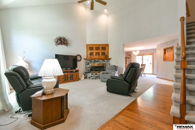 7432 Grand Oaks Drive, Lincoln, NE 68516