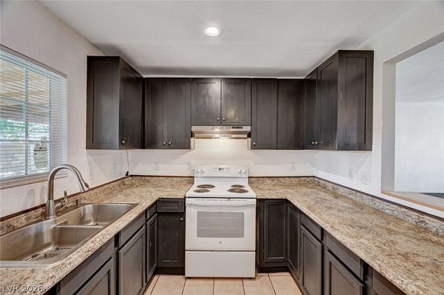 1720 East Carson Avenue, Las Vegas, NV 89101