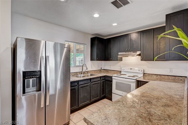 1720 East Carson Avenue, Las Vegas, NV 89101