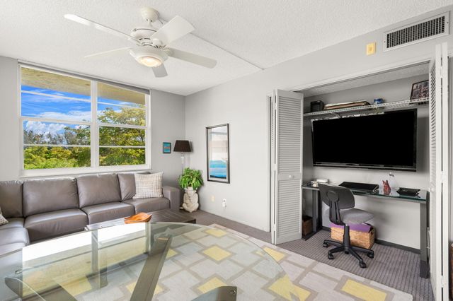 545 Oaks Lane 501, Pompano Beach, FL 33069