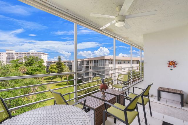 545 Oaks Lane 501, Pompano Beach, FL 33069