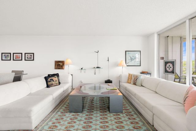 545 Oaks Lane 501, Pompano Beach, FL 33069