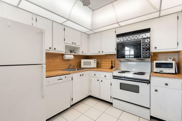 545 Oaks Lane 501, Pompano Beach, FL 33069