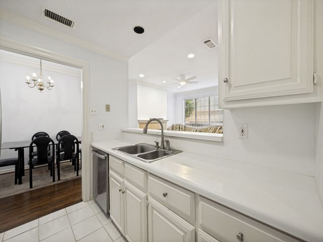 5907 Hillcrest Avenue C2, University Park, TX 75205