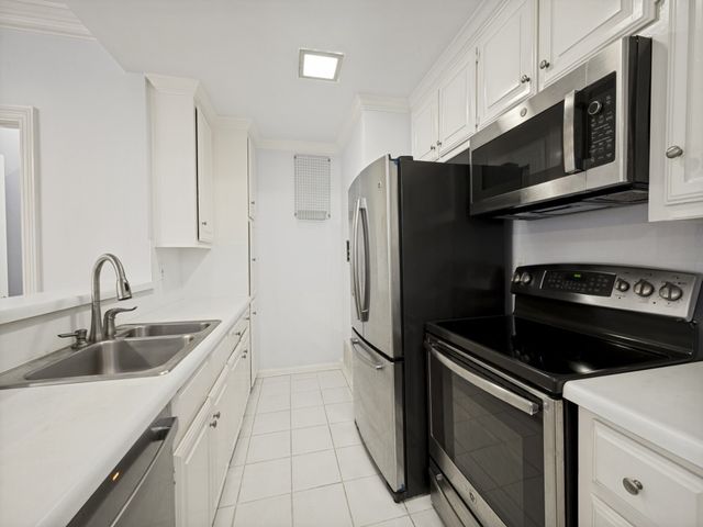 5907 Hillcrest Avenue C2, University Park, TX 75205