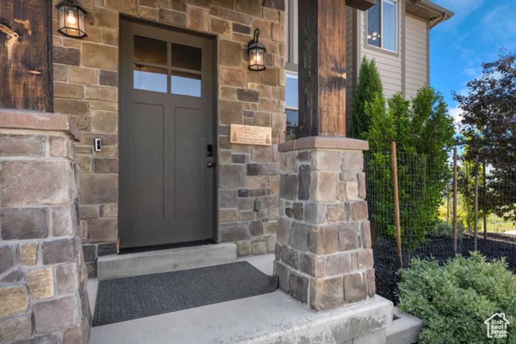 Image 3 of property listing at 68 HAWKSBEARD CIR, Fish Haven, ID 83287