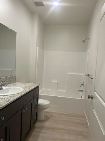 1100 Droitwich Spa, Bakersfield, CA 93007