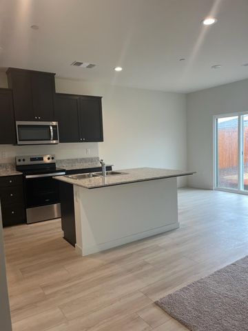 1100 Droitwich Spa, Bakersfield, CA 93007