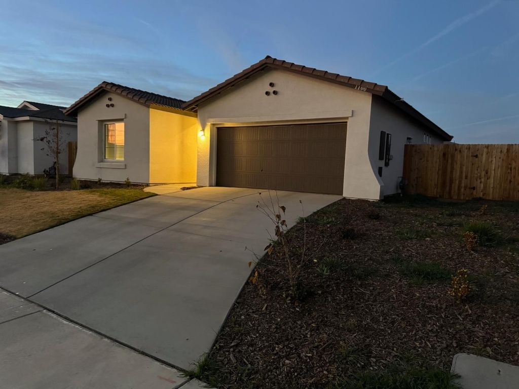 1100 Droitwich Spa, Bakersfield, CA 93007