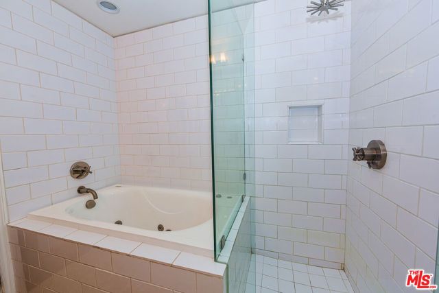 1037 N Vista Street 301, Los Angeles, CA 90046