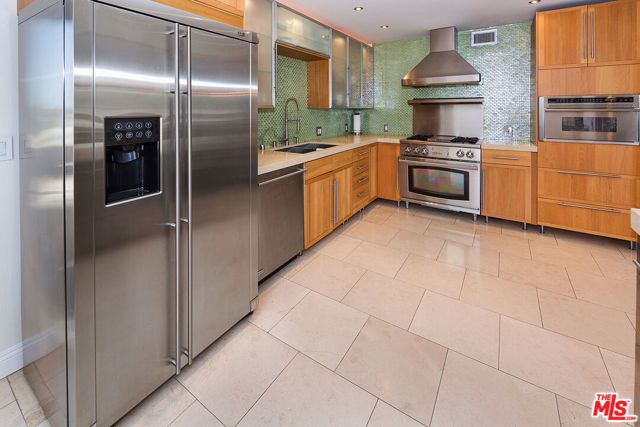 1037 N Vista Street 301, Los Angeles, CA 90046