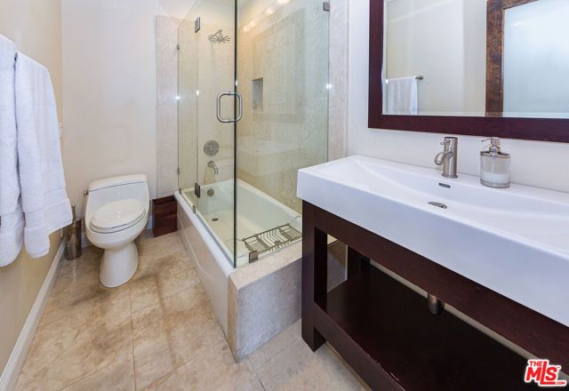 1037 N Vista Street 301, Los Angeles, CA 90046
