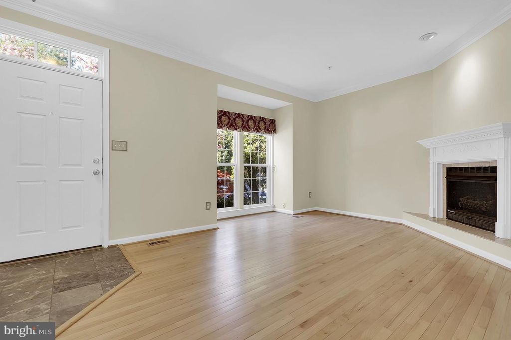 Image 2 of property listing at 9424 BERKLEY LN, Frederick, MD 21701