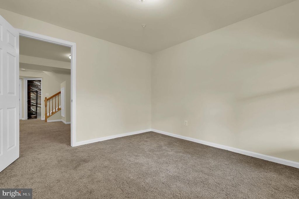 Image 39 of property listing at 9424 BERKLEY LN, Frederick, MD 21701