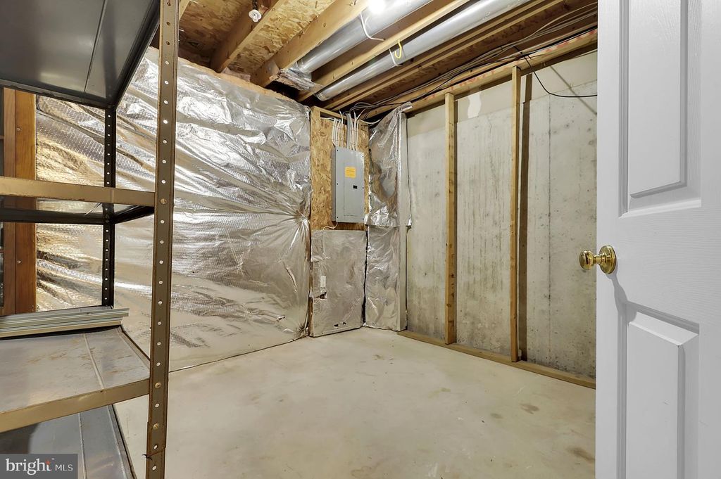 Image 43 of property listing at 9424 BERKLEY LN, Frederick, MD 21701