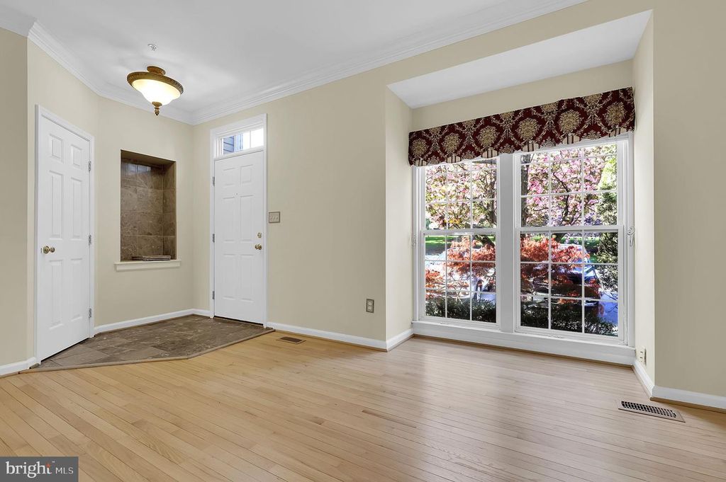 Image 5 of property listing at 9424 BERKLEY LN, Frederick, MD 21701