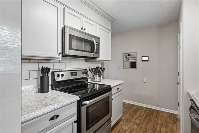 1506 Hawthorn Circle, Pleasant Hill, MO 64080