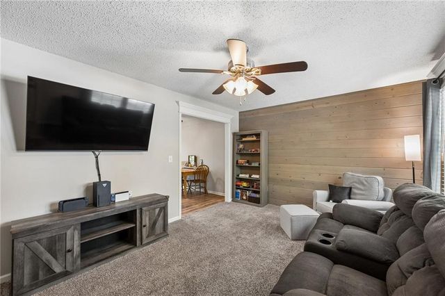 1506 Hawthorn Circle, Pleasant Hill, MO 64080