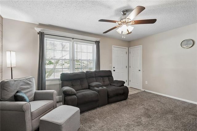 1506 Hawthorn Circle, Pleasant Hill, MO 64080