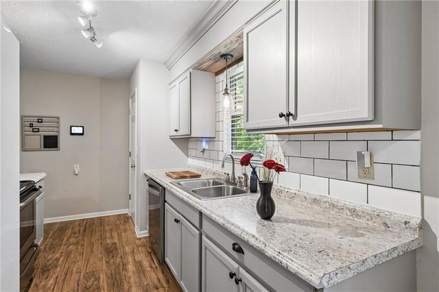 1506 Hawthorn Circle, Pleasant Hill, MO 64080