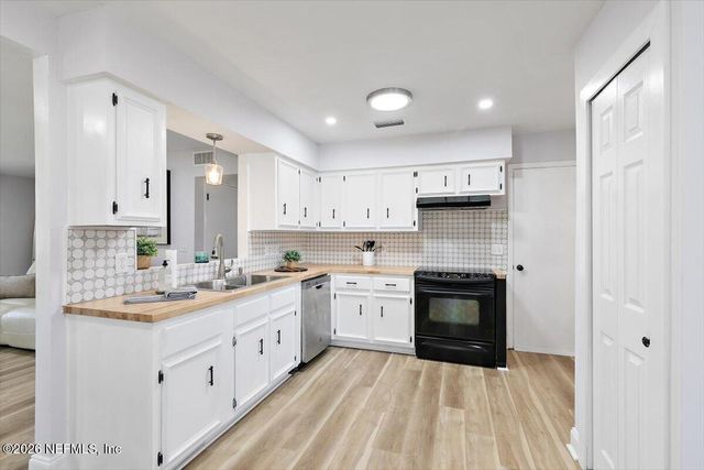 13004 TWIN PINES Circle S, Jacksonville, FL 32246