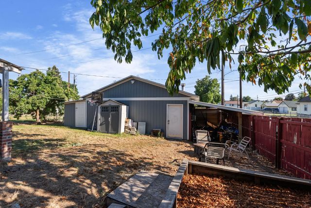 1404 E Gordon Ct, Spokane, WA 99207