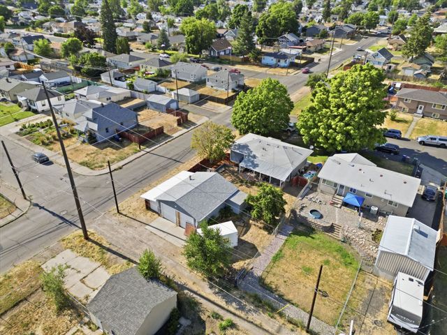 1404 E Gordon Ct, Spokane, WA 99207