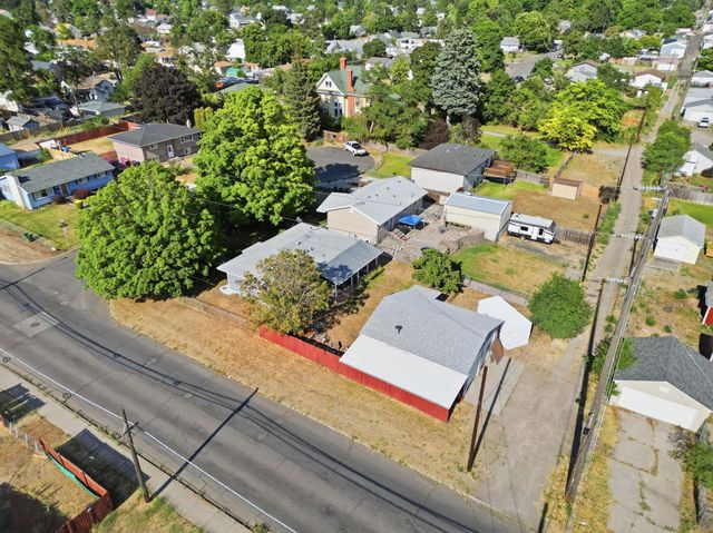 1404 E Gordon Ct, Spokane, WA 99207