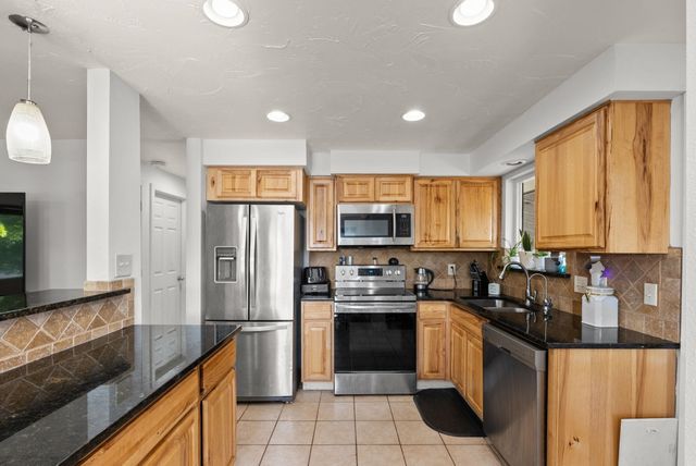 1404 E Gordon Ct, Spokane, WA 99207