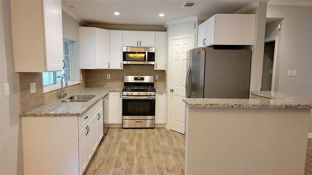 9630 E Savile Circle, Houston, TX 77065